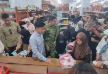 Wapres Ajak Anak-Anak Panti Asuhan di Gorontalo Belanja Kebutuhan Sekolah