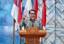 Menteri Ekraf Terima Anugerah Pelopor Kemerdekaan Pers Indonesia