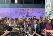 Kementerian Hukum Musnahkan Ratusan Merek Lacoste Ilegal Senilai Rp940 Juta