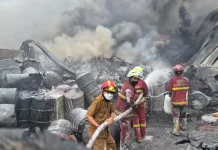 BPBD Duga Kebakaran Pabrik Sandal di Cipondoh karena Unsur Kelalaian