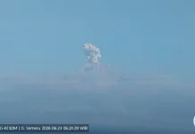 Semeru Erupsi, Kolom Abu Capai 600 Meter di Atas Puncak