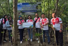 BPJS Ketenagakerjaan Tanjung Perak Tanam 1.437 Mangrove, Jaga Pesisir Surabaya