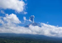 Gunung Semeru Erupsi, Kolom Abu Capai 1.000 Meter