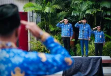 Mensos Bacakan Puisi di Hari Keluarga Nasional