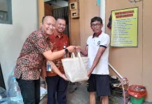 KAI Services Bagikan Bingkisan Hari Jadi ke-23 di Jawa Sumatra