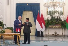 Usai Upacara Penyambutan, Presiden Belarus Hadiahi Presiden Prabowo Pulpen Emas