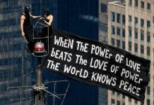 Lamaran Ekstrem di Empire State Building Berujung Penangkapan Pihak Kepolisian