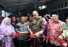 Pemkot Bekasi Resmikan Dua Rumah Hasil Program Rutilahu