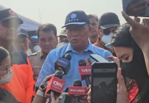 Menteri LH Pastikan Kerja Tim Gabungan Padamkan TPA Jatiwaringin