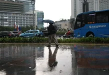 Cuaca Awal Pekan, BMKG Ungkap Daftar Kota Diguyur Hujan dan Diselimuti Kabut