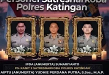 Kapolri Anugerahkan KPLB Anumerta kepada Tiga Personel Polres Katingan