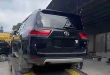 KPK Sita Land Cruiser Bupati Kuansing saat Geledah Sejumlah Lokasi