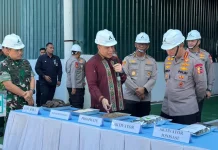 Kapolri Salurkan 80 Ton Pupuk Batu Bara untuk Petani Riau