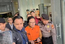 Eks Sekjen MPR Ma'ruf Cahyono Resmi Gunakan Rompi Orange KPK