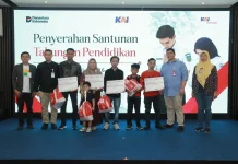 KAI Salurkan Beasiswa Rp300 Juta bagi Lima Anak Korban Kecelakaan