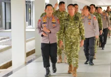 Kapolri Perkuat Soliditas TNI-Polri lewat Silahturahmi di Mabes TNI