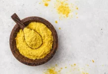 Apa Itu “Nutritional Yeast”? Bumbu Gurih dengan Rasa Mirip Keju yang Kian Populer