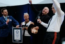 Pitbull Cetak Guinness World Record dengan 22 Ribu Penggemar Mengenakan 'Bald Cap'