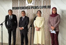 DPR Buka Suara soal Sekolah Negeri yang Sepi Peminat