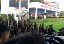 Siap Dilantik, Ribuan Calon Perwira Remaja Memasuki Istana Merdeka