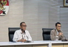 KPK Tahan Tiga Tersangka Pemberi Suap Dana Hibah Pokmas Jatim