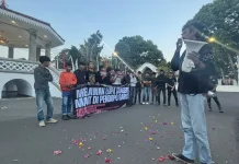 Satu Tahun Tragedi Pendopo Garut, Mahasiswa dan Pemuda Gelar Doa Bersama