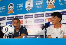 Herdman Ungkap Alasan Awali Laga dari Tribun Stadion