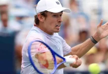 De Minaur Taklukkan Tsitsipas, Awali Misi Pertahankan Gelar DC Open