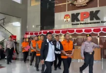 Resmi Kenakan Rompi Tahanan KPK, Bupati Pemalang Sampaikan Permintaan Maaf