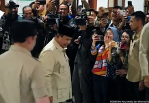 Canda Presiden Prabowo ke Wartawan Saat Naik Kereta: Silakan, Tapi Bayar ya