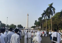 Ribuan Warga Padati Monas Ikuti Zikir dan Doa Kebangsaan Sambut Bulan Kemerdekaan
