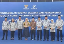 Menkomdigi Kukuhkan Komisioner Komisi Informasi Pusat Periode 2026–2030