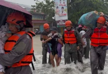 Polri Gerak Cepat Evakuasi Warga Terdampak Banjir di Padang