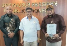 Tim 10 Serahkan Dokumen Tuntutan Pekerja Freeport kepada Penasihat Presiden