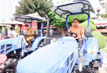 Abdul Kharis Salurkan Bantuan Alsintan di Sukoharjo, Kawal Kedaulatan Pangan