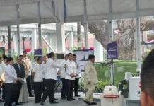 Momen Presiden Prabowo Tinjau Booth milik Peneliti BRIN