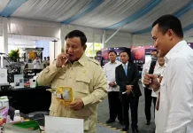 Presiden Prabowo Jajal Injak Genteng hingga Cicipi Keripik Hasil Riset BRIN