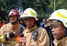 Cegah Api Kembali, Damkar Sisir Lantai 11 hingga 16 Gedung Bapenda DKI Jakarta