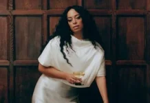 Mengulik Gaya Outfit Solange Knowles, Padukan Desain Minimalis dan Eksperimental