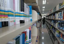 Cerita Siswa Kurangi Ketergantungan Gawai agar Fokus Baca Buku
