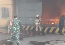 Kebakaran Hebat Hanguskan Tiga Gudang di Kosambi Tangerang