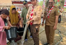 Pramuka Bekasi Salurkan 32 Liter Air Bersih untuk Warga Terdampak Kekeringan