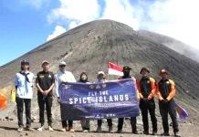 Mapala UI Jelajah Maluku, Terbang dari Gamalama hingga Berdayakan Petani Kelapa