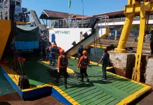 Sejumlah 173 Penumpang Kapal Terbakar di Selat Lombok Dievakuasi