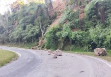 Kementerian PU Kerahkan Alat Berat Bersihkan Longsoran Jalan Pasca Gempa NTT