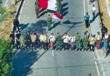 Warga Perbatasan RI-Timor Leste Kirab Bendera 81 Meter