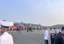 Rombongan Kirab Bendera Merah Putih Mulai Bersiap di Kawasan Monas