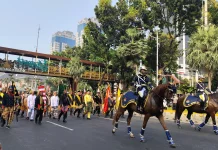 Antusias Warga Saksikan Kirab Bendera Pusaka di Patung Kuda, Hari ini