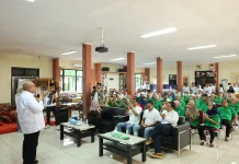 LPDB Koperasi Salurkan Ratusan Paket Bansos untuk Lansia
