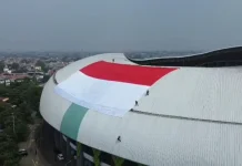 HUT Ke-81 RI di Bekasi, Bendera Merah Putih Raksasa Berkibar di Atap Stadion Patriot
